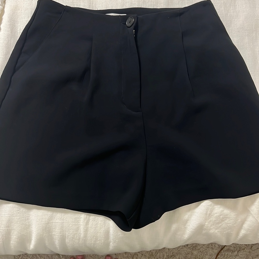 Aritzia wilfred black shorts